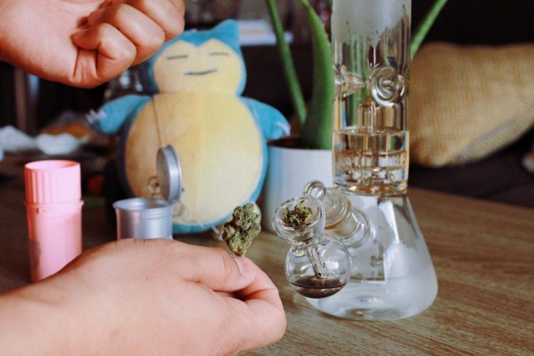 Read more about the article Cannabis 101: How to Smoke From a Bong