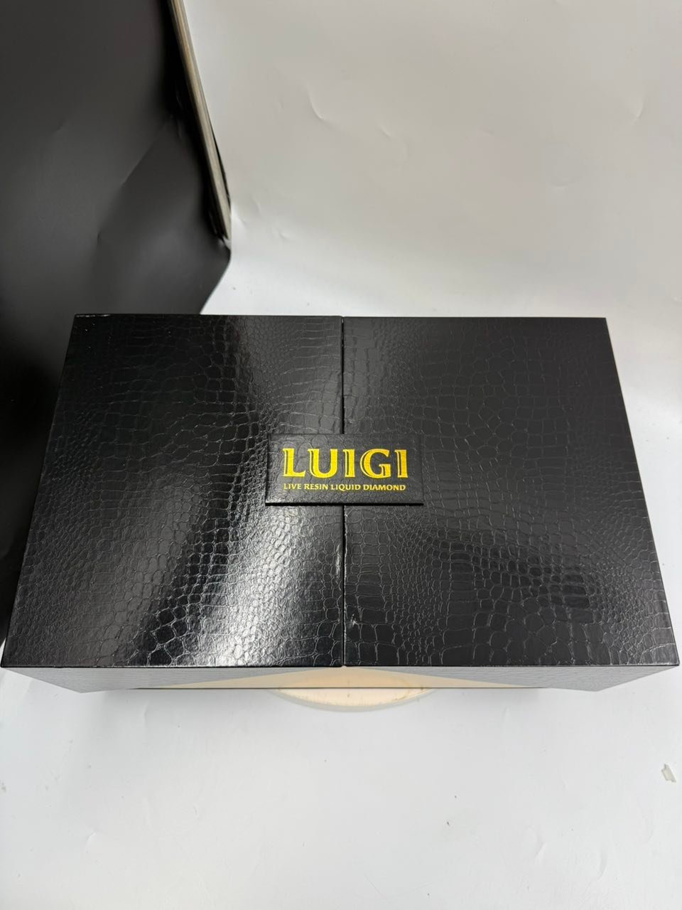 image 1810 1 LUIGI 2G DISPOSABLE WITH PRE ROLL – BLACK BOX – LIVE RESIN LIQUID DIAMOND - Image 6